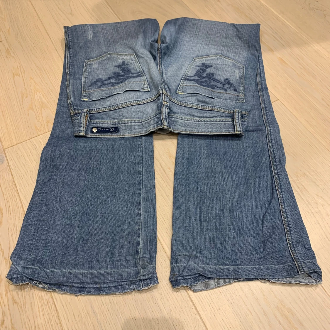 Lågmidjade bootcut jeans💕 - 92