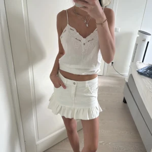 Jeanskjol  - Superfin jeanskjol med volang💕