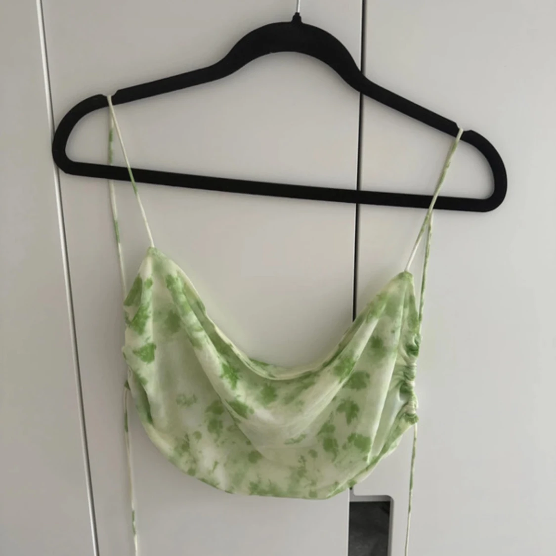 Grön blommig linnetopp