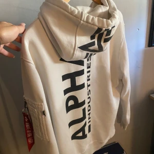 Alfa industries hoodie  - Storlek m, är i bra skick utan fläckar