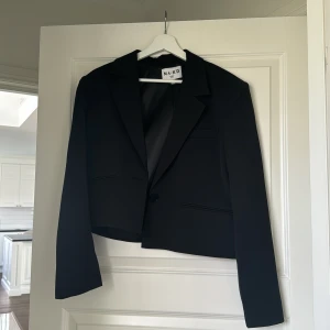 Kavaj  - Helt ny kavaj aldrig använd från NA-KD 