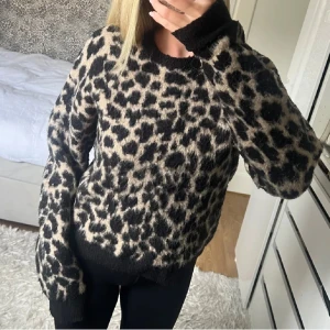 Leopard tröja - LÅNADE BILDER! Skriv för egna, från nakd💕