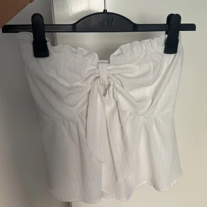 Söt topp - En super söt topp i storlek s/36. Knappt använt och är i bra skick. 