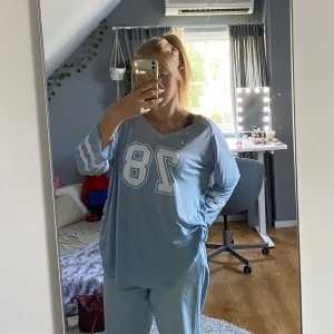 Tröja  - Blå mjuk tröja