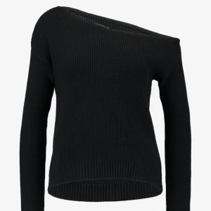 Stickad off shoulder tröja - Svaret stickad off shoulder tröja ifrån Even & Odd, säljer då den ej kommer till andvändning💕