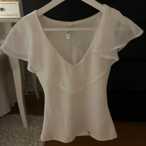 Söt topp - Strl XS. Säljer då den inte används, väldigt bra skick❤️