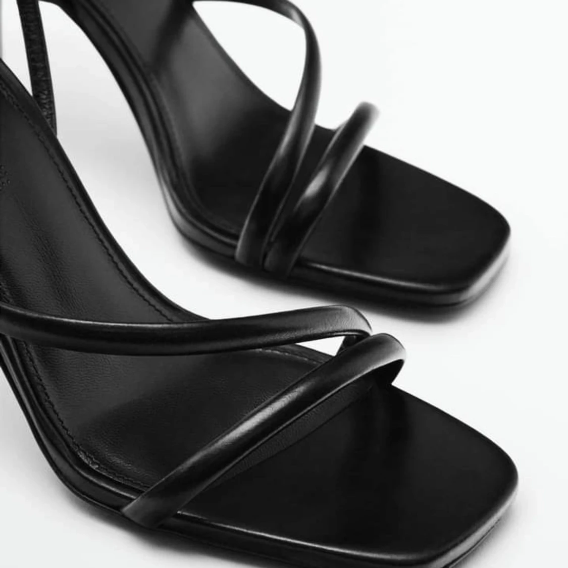 Svarta klackskor  - 92