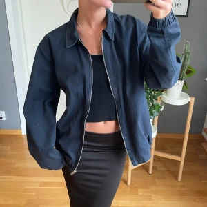 Höstjacka - Marinblå höstjacka i storlek S 🫶