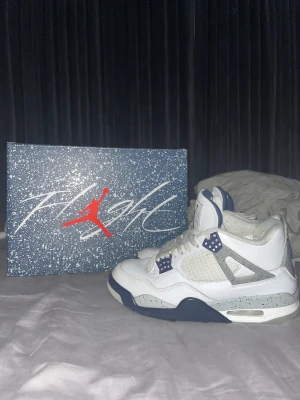 Jordan 4  - Säljer mina sköna Jordans. Lite smutsiga men det är bara att tvätta, annars bra skick. 