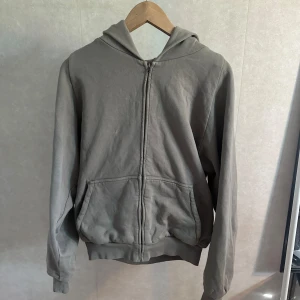 Yeezy Gap Hoodie - Här har vi by far den fettaste colourwayen på dessa limiterade yzy gap hoodies kanye släppte runt Vultures 1 eran (🤣💩) dessa har magisk passform, doublelayerd, cropped, stora sleeves, vad mer behövs liksom, kvitto finns om d önskas! Extremt rare färg