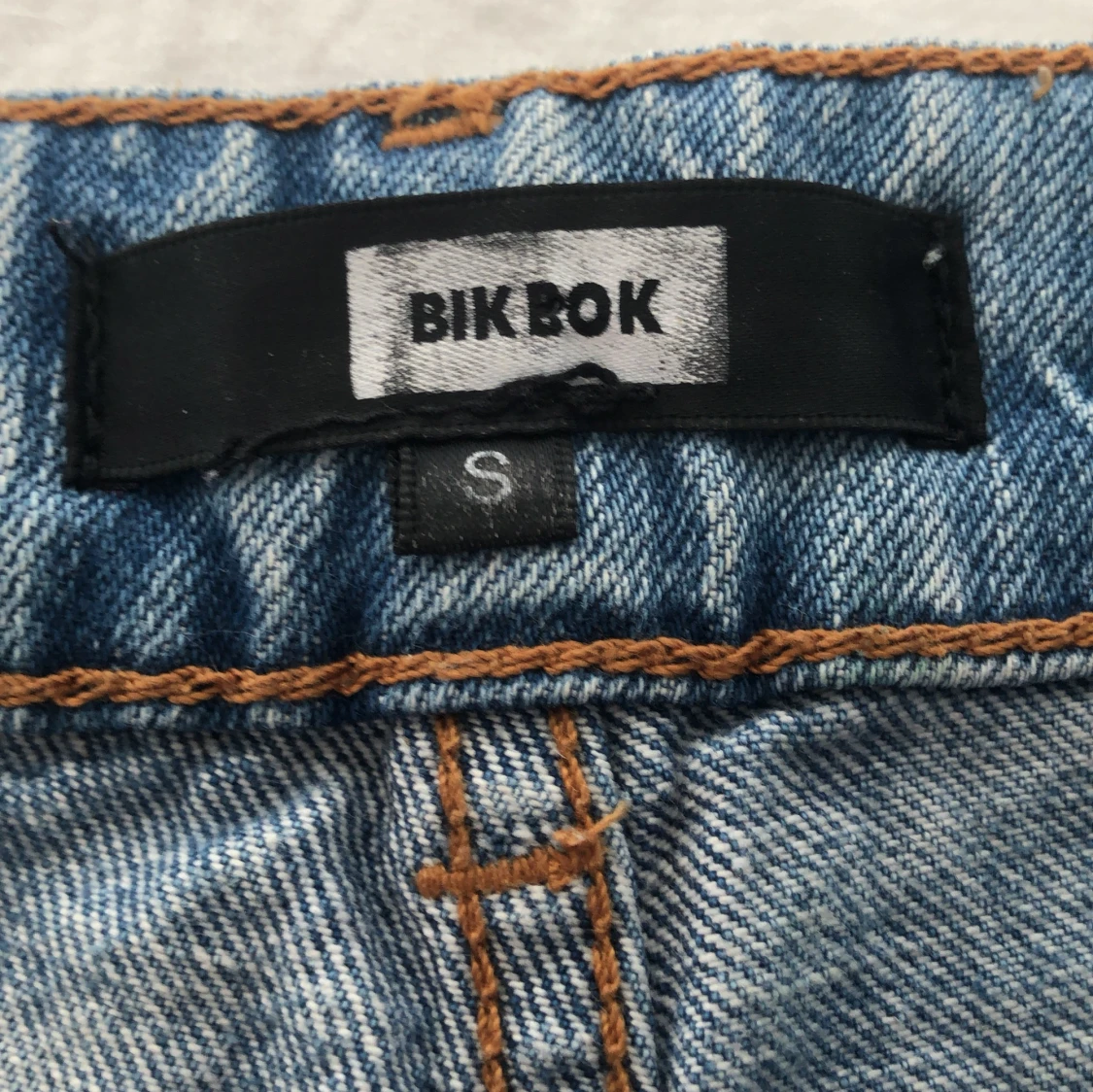 Jeanshorts med nitar - 91