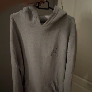 Axel Arigato Hoodie - Säljer denna sjukt snygga hoodien i storlek M till ett toppenpris, vid funderingar hör av!