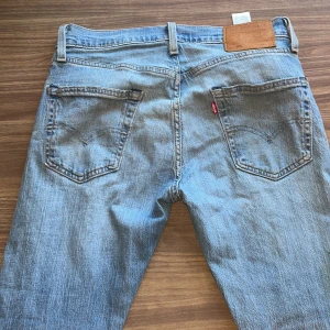 Levis 502 - Säljer levis 502 i 29 32. Ljusblå i bra skick. Kan frakta idag. 