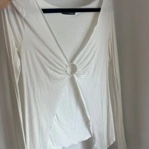 Söt tröja  - Tunnare vit tröja i bra skick 