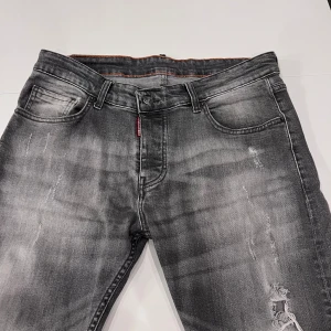 Dsquared jeans - Dsquared2 jeans Storlek 34 Kan gå ner lite i pris Tar även byten