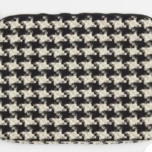 Datorfodral - Ett jättesnyggt datorfodral från hm, använd men inte synligt! Säljer då det inte kommer till användning 