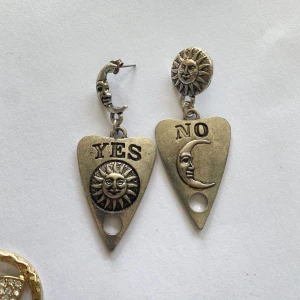 Örhängen - säljer dessa örhängen, köpta för ett par år sedan <3 pris kan diskuteras 