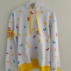 LIMITED EDITION MERCH HOODIE - En supersnygg LIMITED EDITION hoodie från OLWs slutsålda merch! Svårt att få tag i! Aldrig använd!