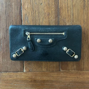 Balenciaga plånbok  - Har tyvärr ingen kvitto  Äkta balenciaga plånbok 