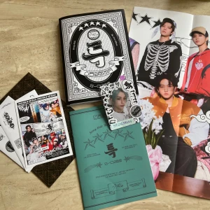 Stray Kids 5-Star album - Stray Kids 5Star album, allt på bild är inkluderat (cd skiva också självklart). Säljs då jag är i behov av pengar.  Hyunesbuns är min insta