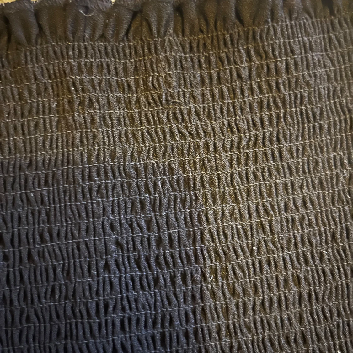 Svart smockad tub topp. - 1