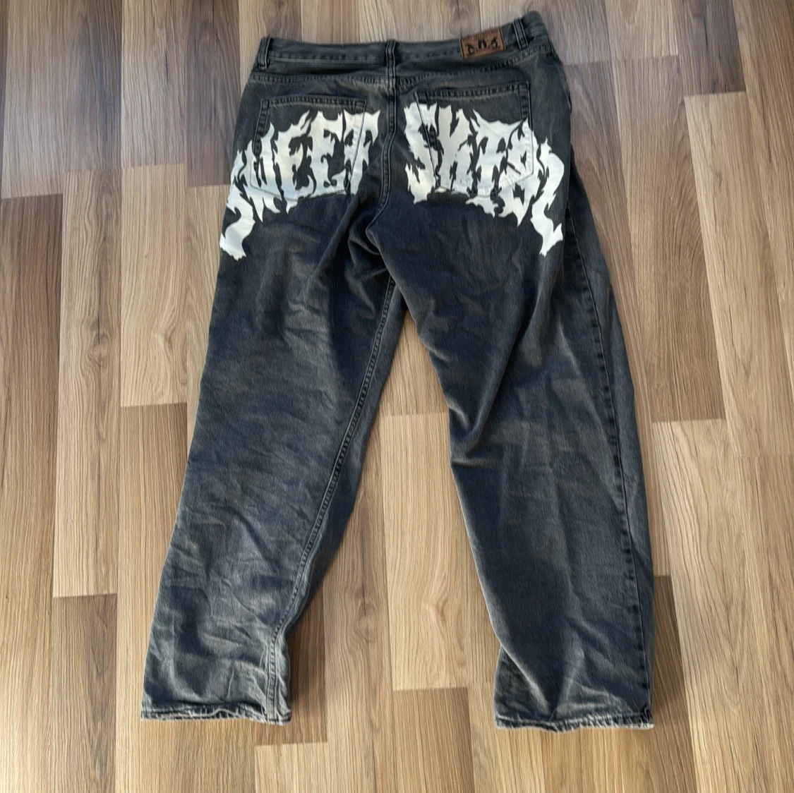 Grå jeansbyxor från Sweet Skateboarding Company - 1