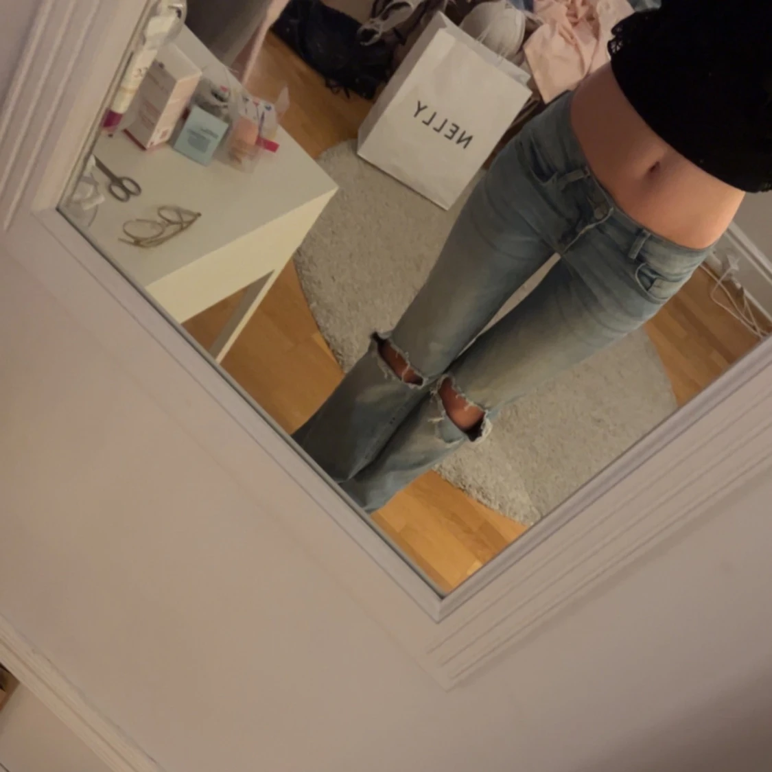 Low waisted jeans - 1