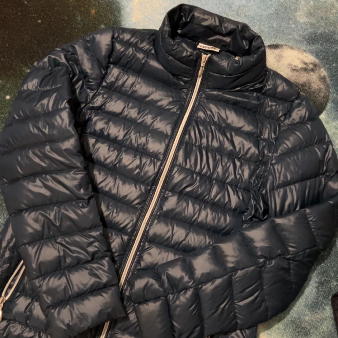 Svart pufferjacka 