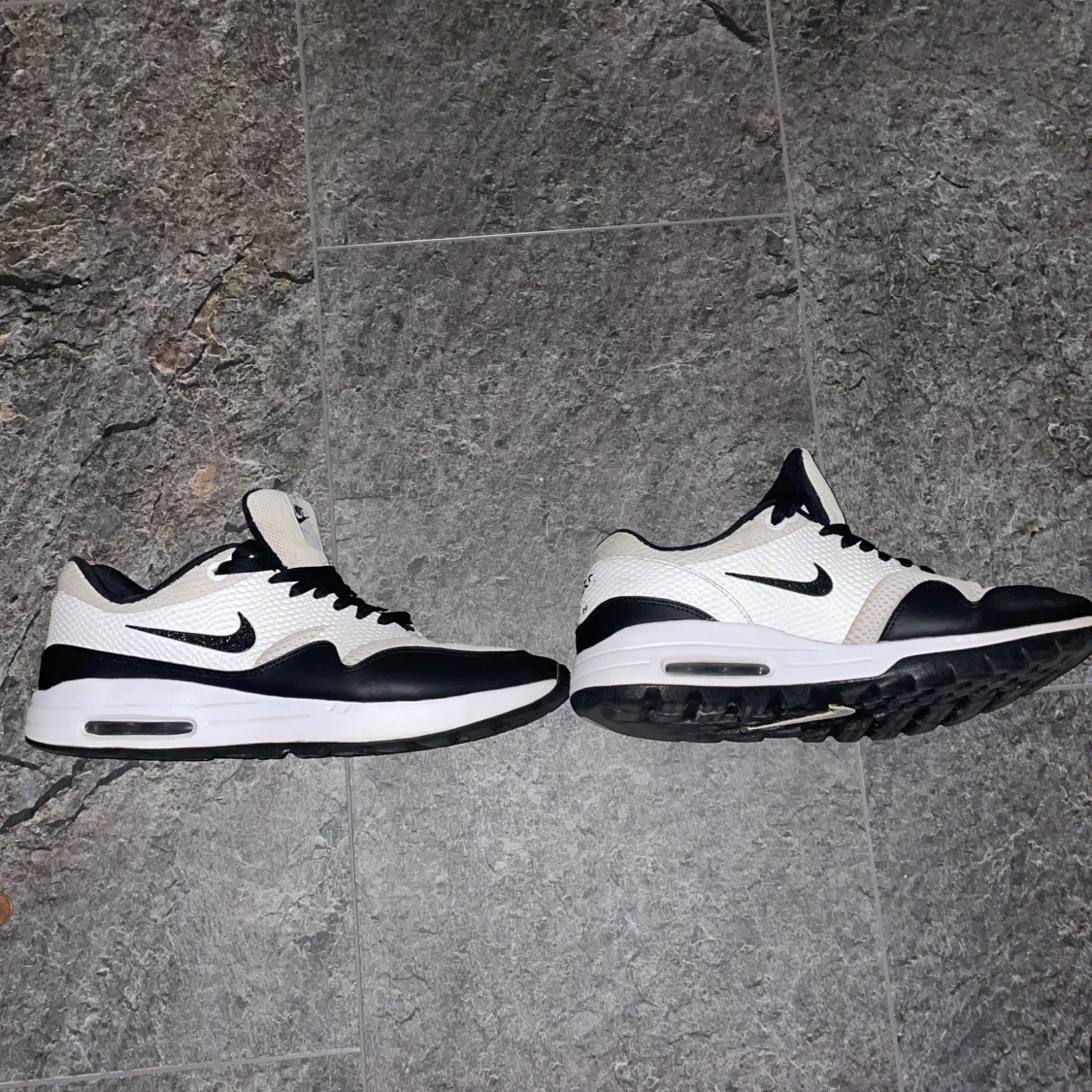 Nike skor storlek 42.5  kan diskutera pris 