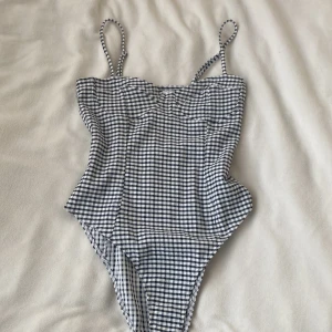 rutig body  - snygg och eftertraktad body i rutigt mönster 💞 har tyvärr ingen bild med den på 🥰