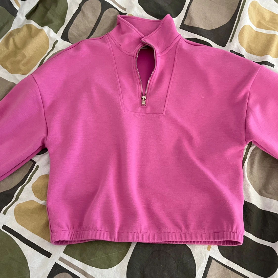 Rosa tröja med dragkedja från ONLY