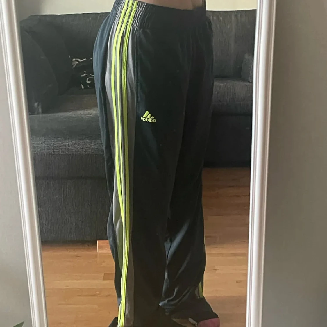 Svarta träningsbyxor från Adidas - 1