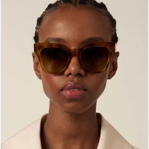 Chimis 07 - Snygga solglasögon från chimi !!! Färgen är Havana och modellen 07. Det är helt oanvända nästan och har fodral och inklistrad torkare kvar. Jag kan tänka mig byta mot någon annan som har eller köp av mig . 