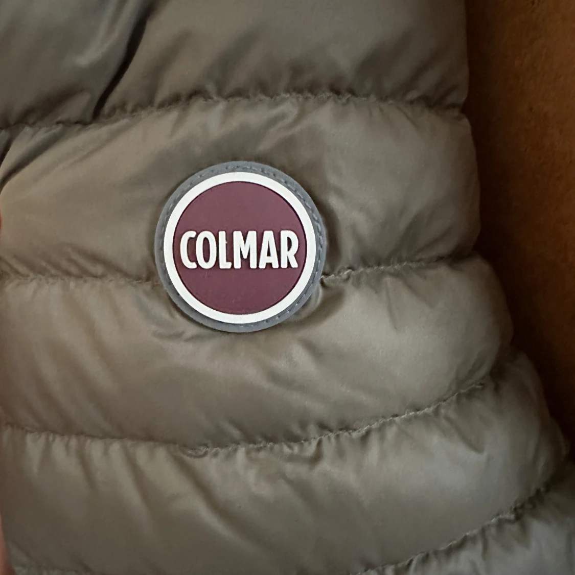 Olivgrön pufferjacka från Colmar - 2