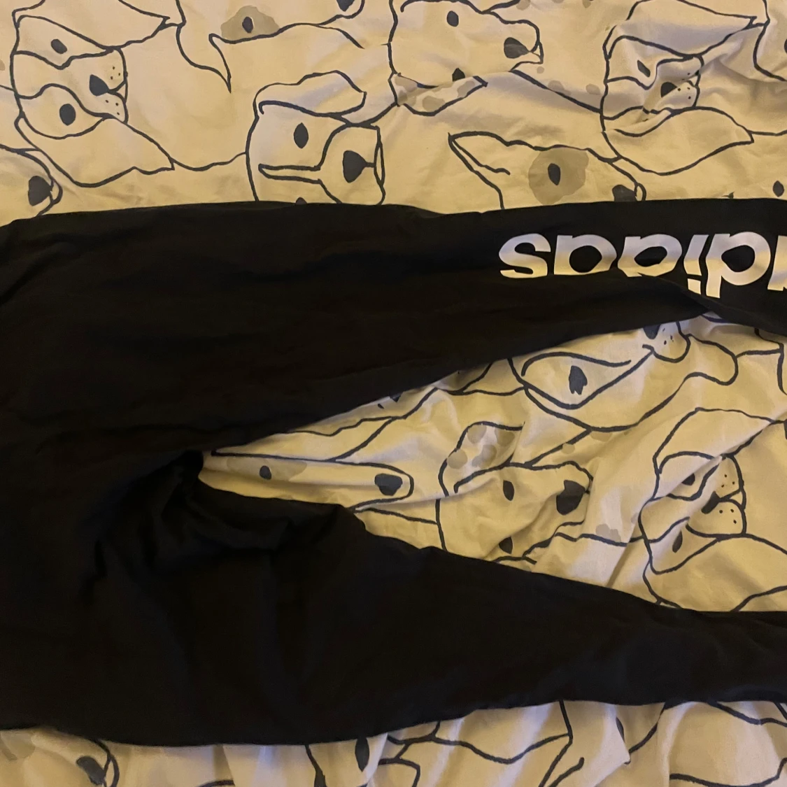 Svarta mjukisbyxor från Adidas