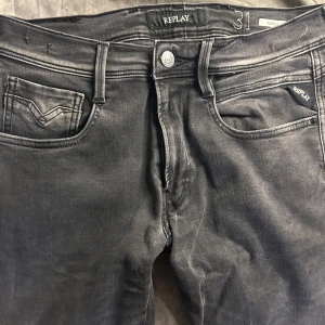 Replay anbass slim jeans - Mycket fint skick | size 31/32 | nypris 1800 vårt 499 | fraktar spårbart inom 24 timmar med PostNord eller instabox 