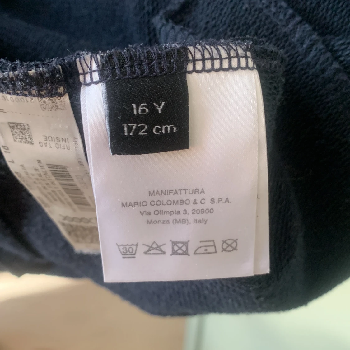 Svart hoodie från Colmar - 3