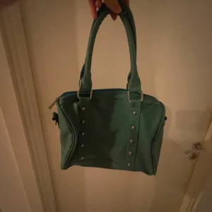 Grön handväska!!💞 - Supersnygg grön handväska!