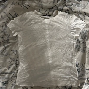 Bikbok t-shirt - Stryks innan❤️köpt för 300kr