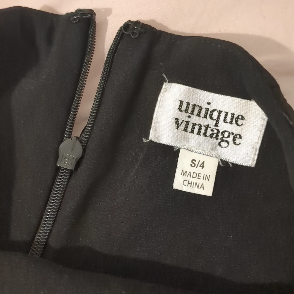 Svart kjol med knappar från Unique Vintage - 2