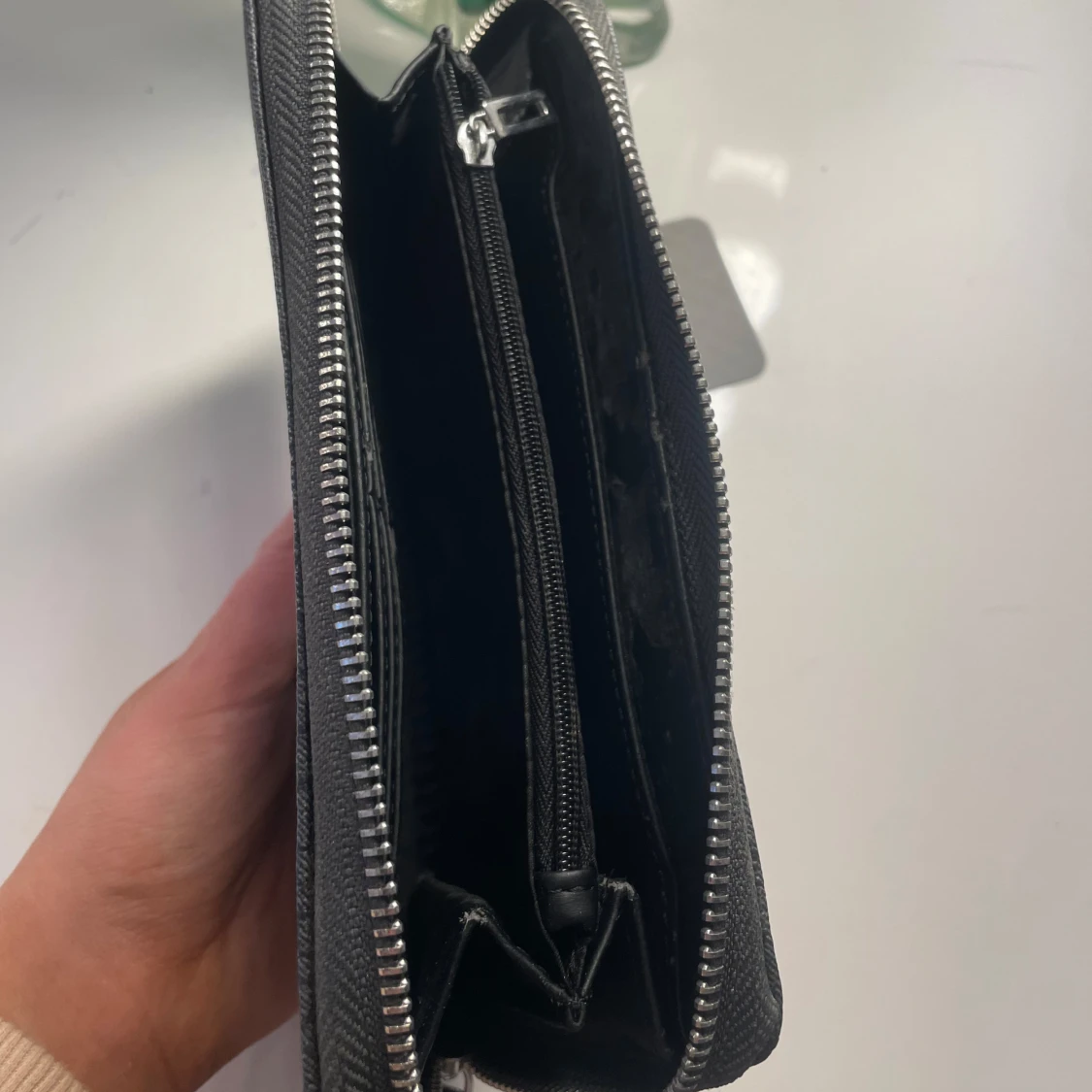 Svart plånbok från Guess - 3