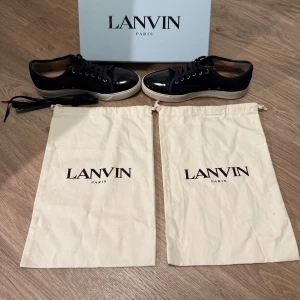 💫 Lanvin💫 - Tjenare säljer dessa riktigt feta skor, fint skick minimal skrapning på hälarna medkommer 2 dustbags 1 extra snöre och box. Skriv för fler frågor och funderingar.💫