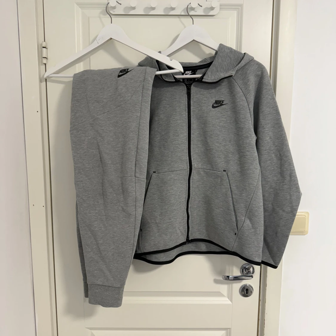 Nike Tech Tracksuit Grå