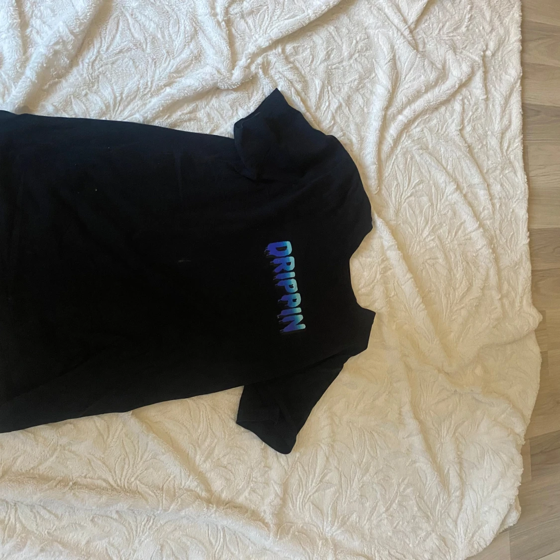 Svart t-shirt med text