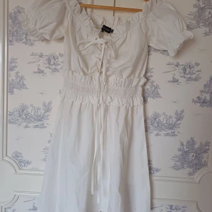 Klänning  - Fin klänning från pretty little things 