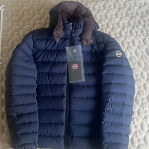 Helt ny Colmar jacka  - Säljer en riktigt fet Colmar jacka som är perfekt till vår/vinter 