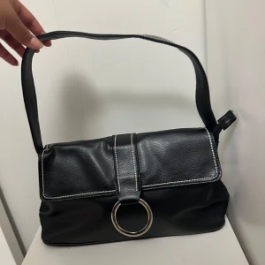 Väska  - Jätte fin vintage läder väska.  Bra kvalitet  Knappt använd