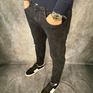 Replay anbass jeans  - // Replay anbass jeans | Storlek W30/L30 | Benlängd: 96cm / Midja: 41cm | Nypris runt 1800kr | Kontakta för fler frågor eller funderingar // Deluxecloset