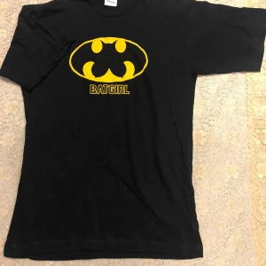 Batman Girl T Shirt  - Stlk kvar M, L och XL  Finns fler kvar, sammafrakt  99kr/st 