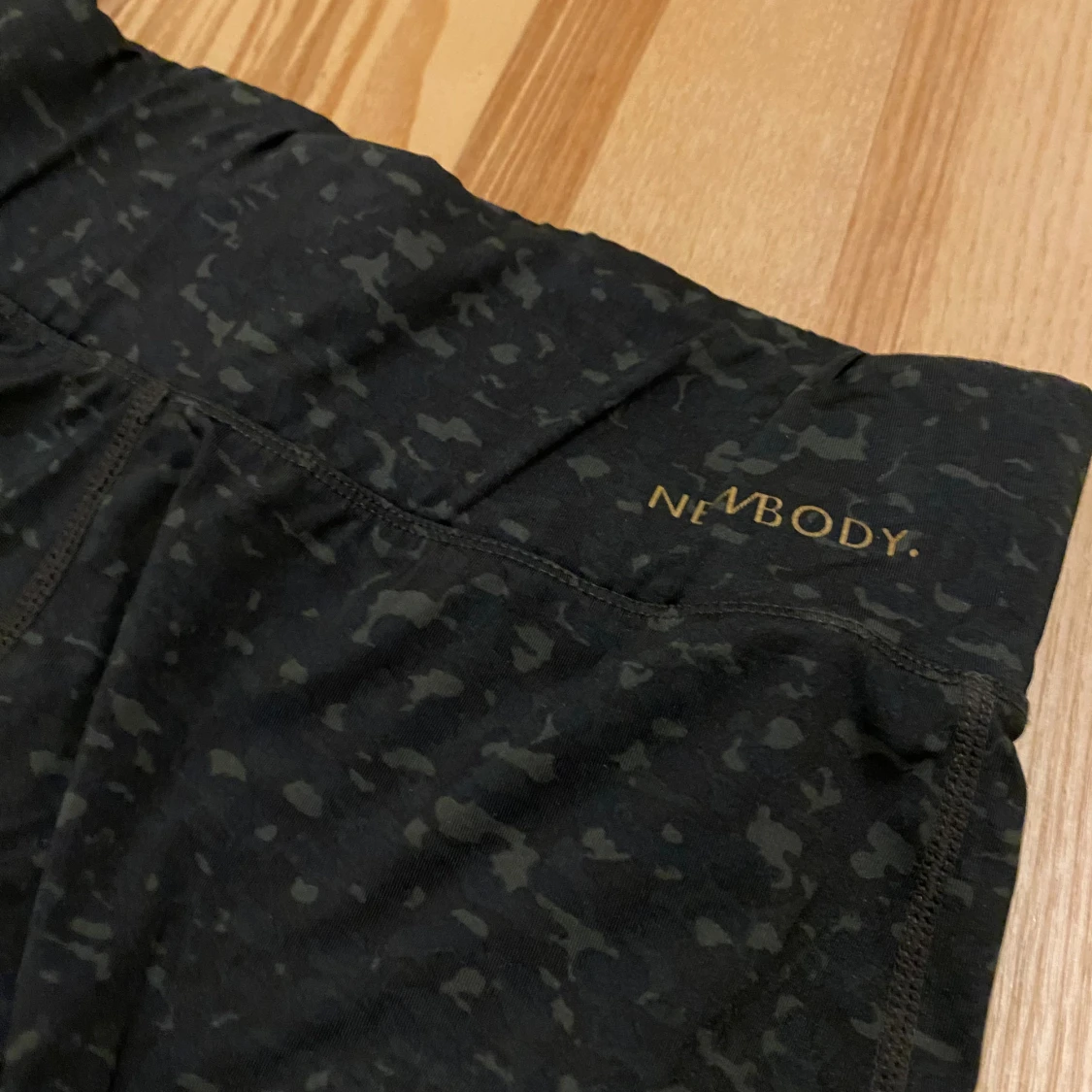 Svarta mönstrade leggings från Newbody - 92